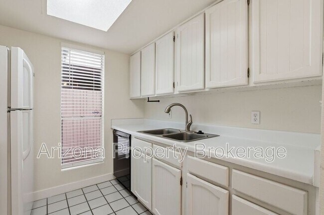 240 E Beck Ln Phoenix, AZ 85022 photo 4