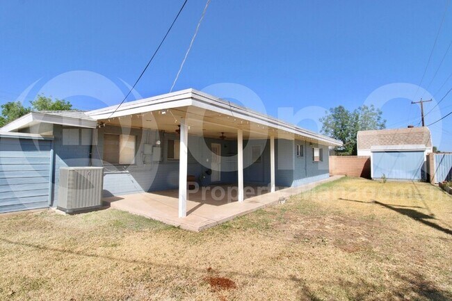 3813 W Glenn Dr Phoenix, AZ 85051 photo 4