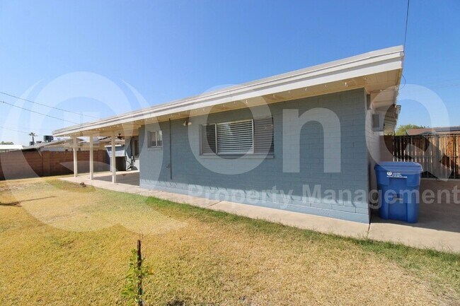 3813 W Glenn Dr Phoenix, AZ 85051 photo 3
