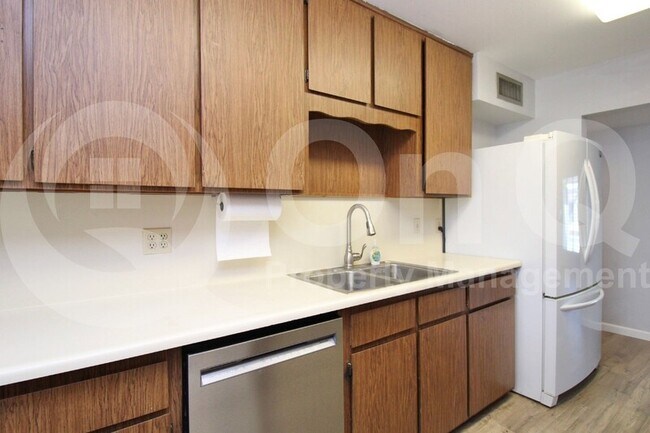 3813 W Glenn Dr Phoenix, AZ 85051 photo 5