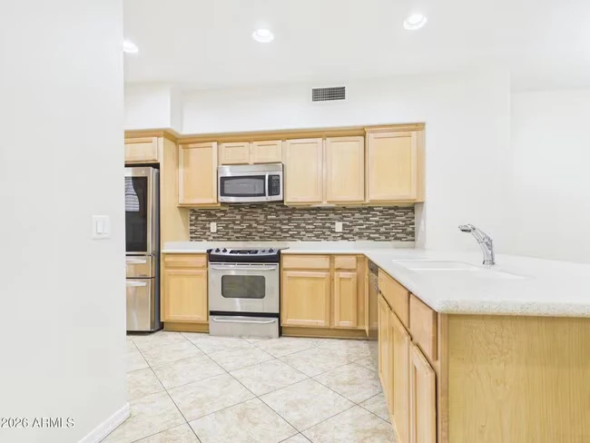 2130 W Hunter Ct Phoenix, AZ 85085 photo 3