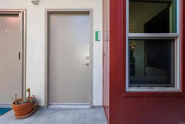 687 S Coast Hwy 101 Encinitas, CA 92024 photo 2