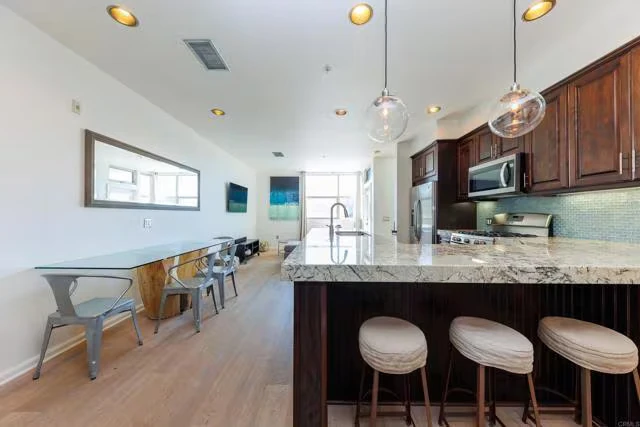 687 S Coast Hwy 101 Encinitas, CA 92024 photo 4
