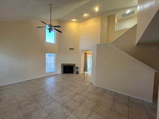 505 E Kerry Ln Phoenix, AZ 85024 photo 4
