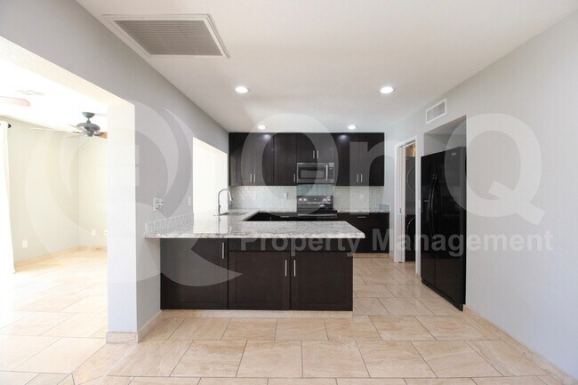 967 W La Jolla Dr Tempe, AZ 85282 photo 5