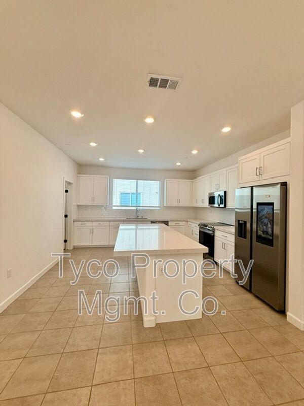 784 Vada St photo 5