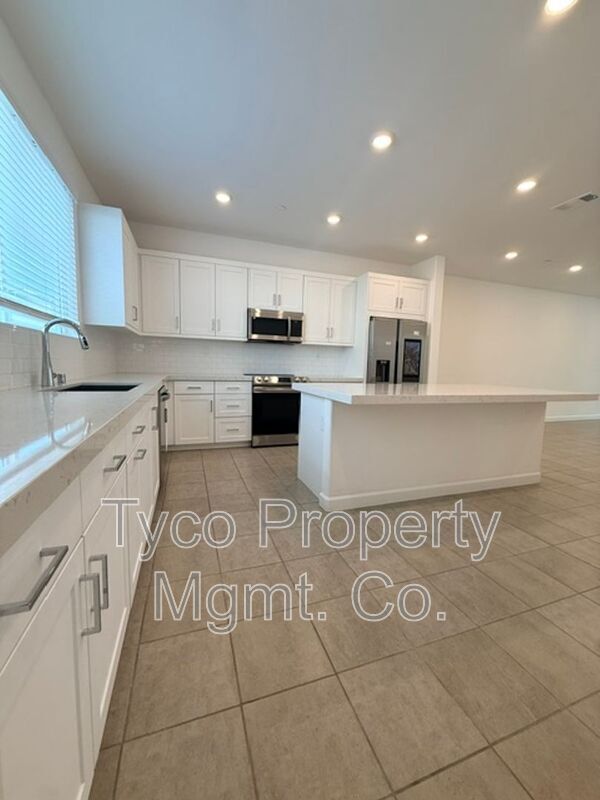 784 Vada St photo 4