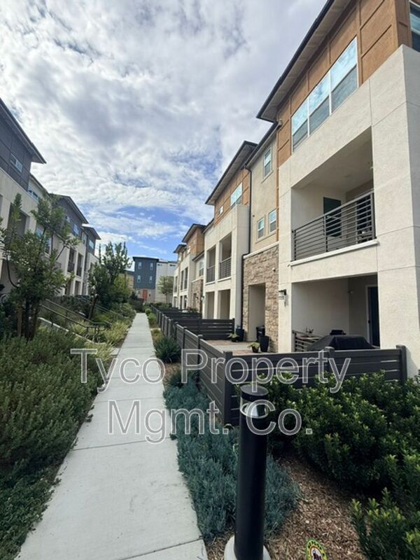 784 Vada St photo 3