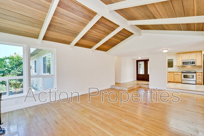 3426 Woodstock Ln Mountain View, CA 94040 photo 2