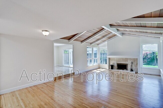 3426 Woodstock Ln Mountain View, CA 94040 photo 4