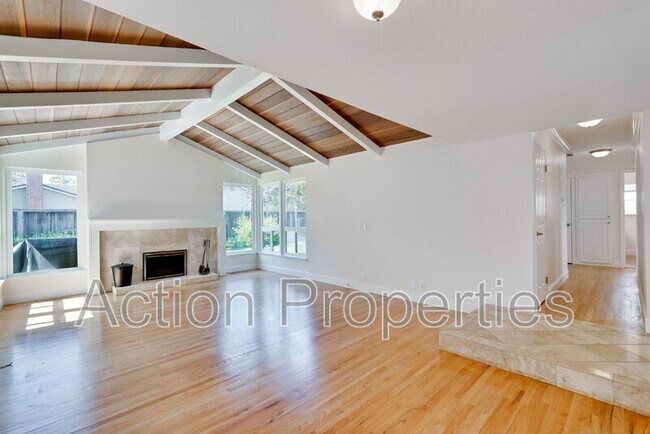 3426 Woodstock Ln Mountain View, CA 94040 photo 5