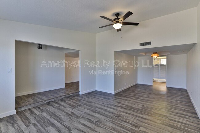 4419 W Shaw Butte Dr Glendale, AZ 85304 photo 4