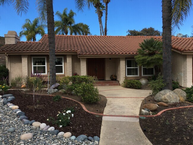 3317 Vista Rocosa Escondido, CA 92029