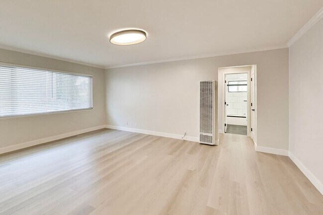 1265 Oak Grove Ave Burlingame, CA 94010 photo 2