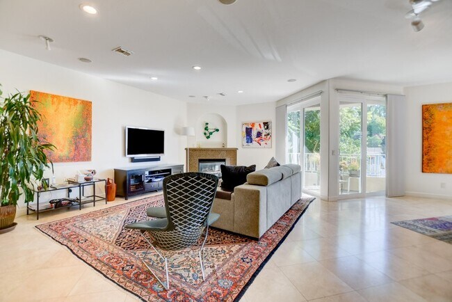 3657 Columbia St San Diego, CA 92103 photo 2