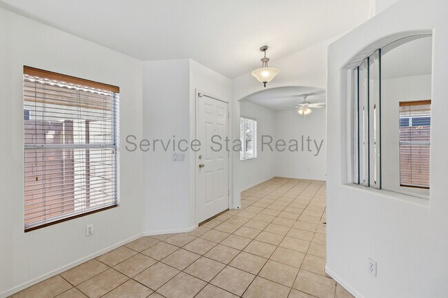 3039 E Hononegh Dr Phoenix, AZ 85050 photo 3