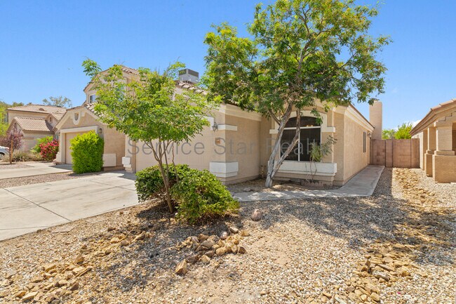 3039 E Hononegh Dr Phoenix, AZ 85050 photo 2