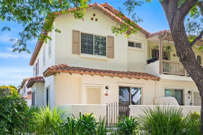 1527 Cir Ranch Way Oceanside, CA 92057 photo 2