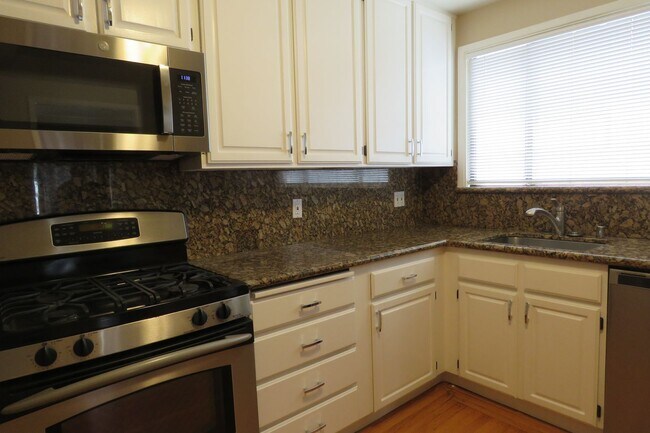 Big House In Clarendon Heights 3/3 photo 2