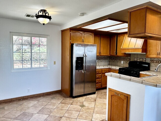 9423 Eucalyptus St Spring Valley, CA 91977 photo 2