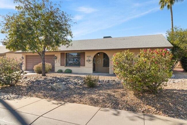 5502 S Hazelton Ln Tempe, AZ 85283 photo 2