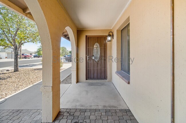 5502 S Hazelton Ln Tempe, AZ 85283 photo 3