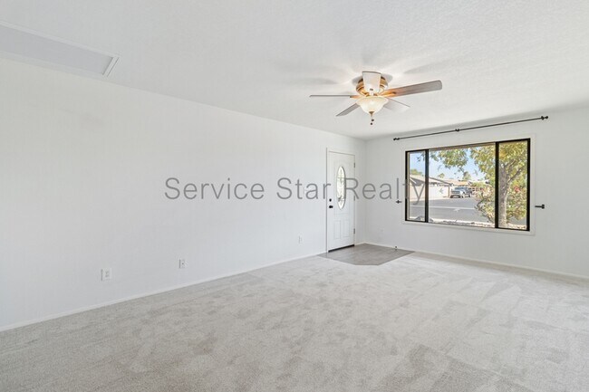 5502 S Hazelton Ln Tempe, AZ 85283 photo 4