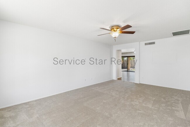 5502 S Hazelton Ln Tempe, AZ 85283 photo 5