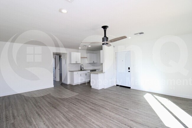 4211 E Palm Ln Phoenix, AZ 85008 photo 5