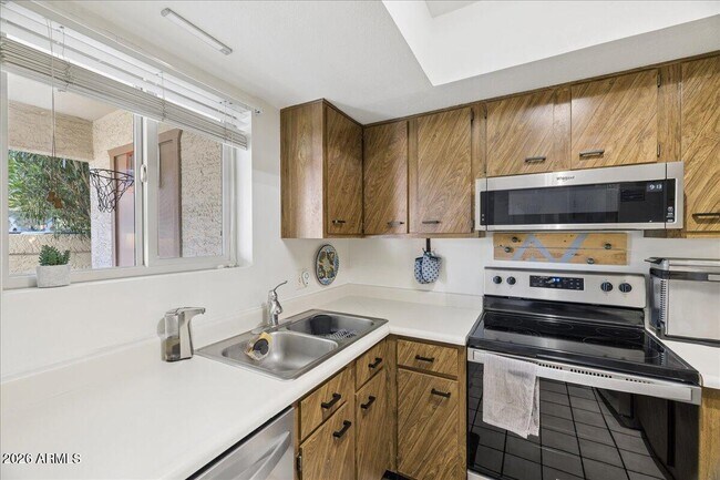 4150 E Cactus Rd Phoenix, AZ 85032 photo 5