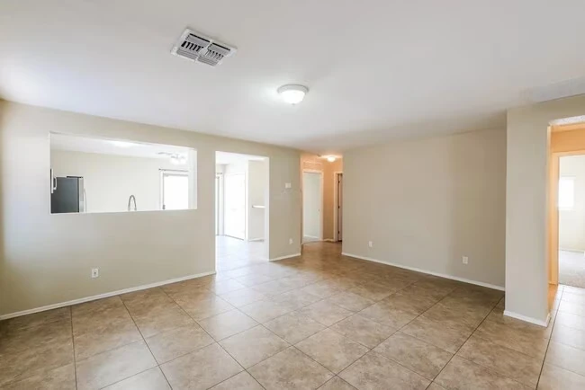 113 E Beth Dr Phoenix, AZ 85042 photo 5