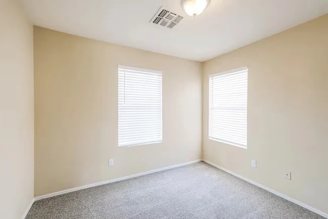 113 E Beth Dr Phoenix, AZ 85042 photo 2