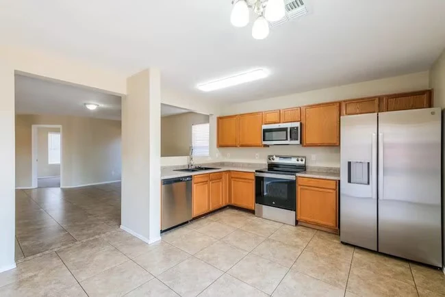 113 E Beth Dr Phoenix, AZ 85042 photo 3