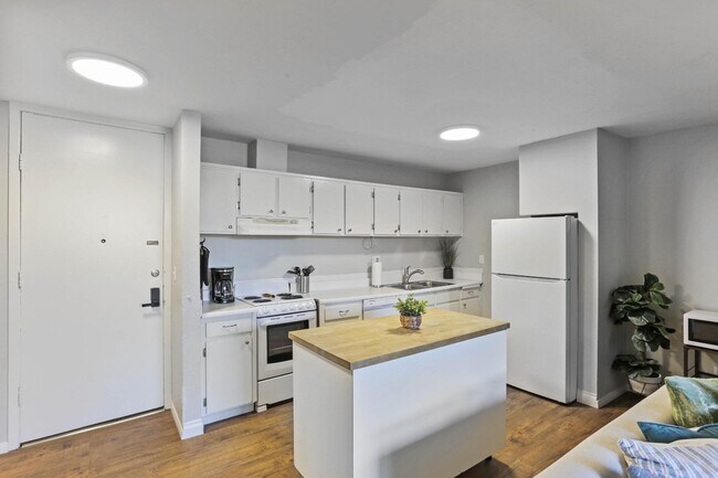 3050 Rue D’Orleans San Diego, CA 92110 photo 5