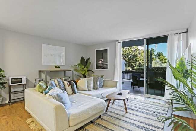 3050 Rue D’Orleans San Diego, CA 92110 photo 2