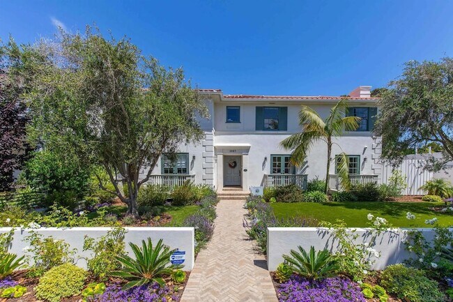1027 F Ave Coronado, CA 92118