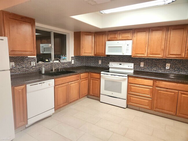 5035 W Columbine Dr Glendale, AZ 85304 photo 4