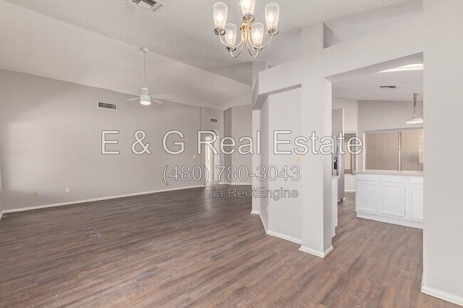 8651 N 107th Dr Peoria, AZ 85345 photo 5
