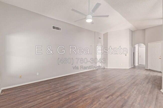 8651 N 107th Dr Peoria, AZ 85345 photo 4