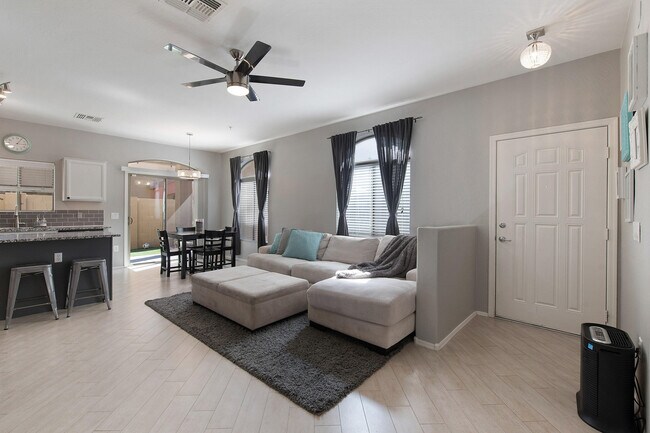 2250 E Deer Valley Rd Phoenix, AZ 85024 photo 3