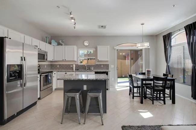2250 E Deer Valley Rd Phoenix, AZ 85024 photo 2