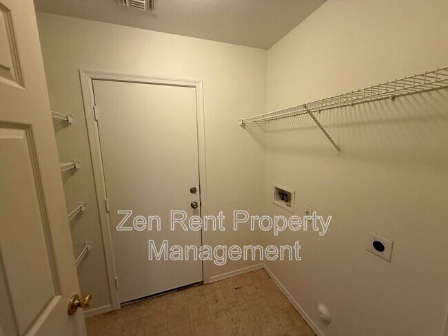 1905 E Silversmith Trail San Tan Valley, AZ 85143 photo 4