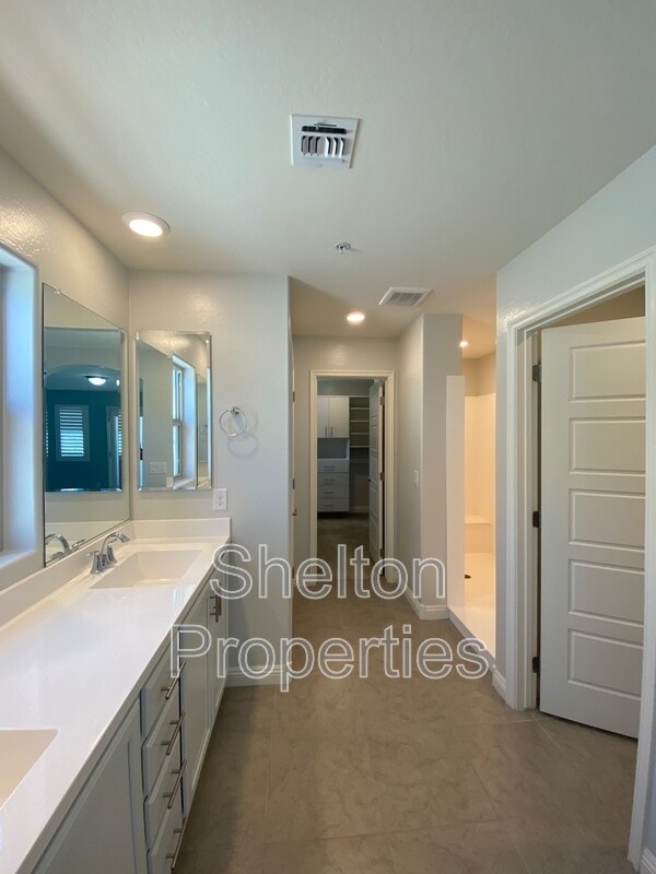 1721 N Marketside Ave Buckeye, AZ 85396 photo 5