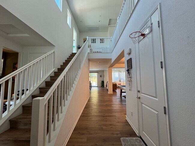38226 Old Creek Ct Murrieta, CA 92563 photo 2