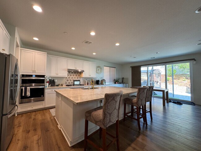 38226 Old Creek Ct Murrieta, CA 92563 photo 3