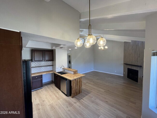 1017 E Maryland Ave Phoenix, AZ 85014 photo 3
