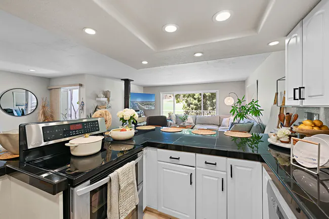 7525 Jerez Ct Carlsbad, CA 92009 photo 4