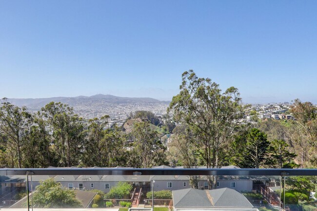 404 Gold Mine Dr San Francisco, CA 94131 photo 2