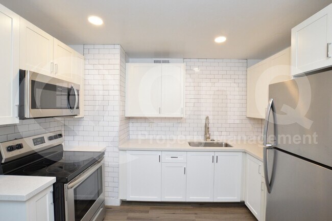 1202 E Kaler Dr Phoenix, AZ 85020 photo 3