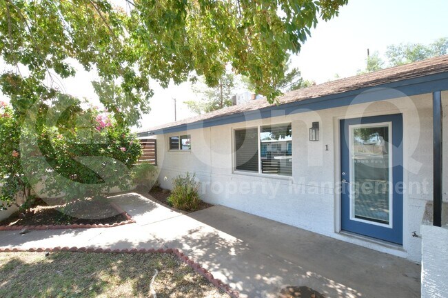 1202 E Kaler Dr Phoenix, AZ 85020 photo 2